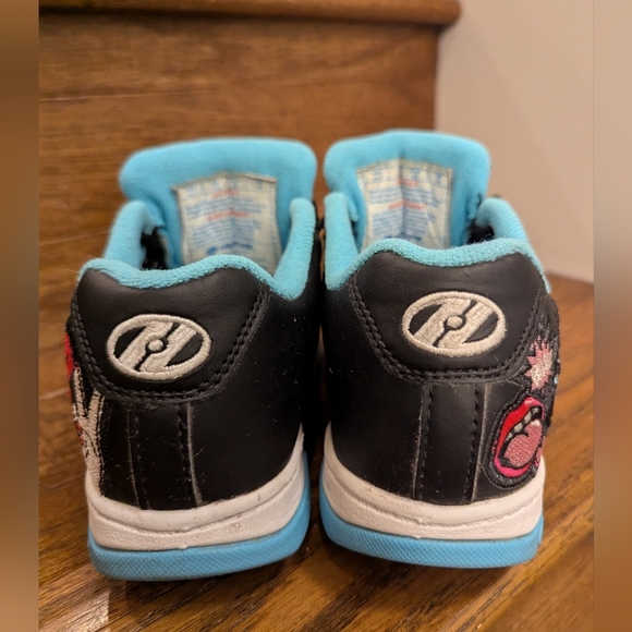 Heelys  Sz 1 Skate Shoes black & teal with embroidery - Picture 4 of 7